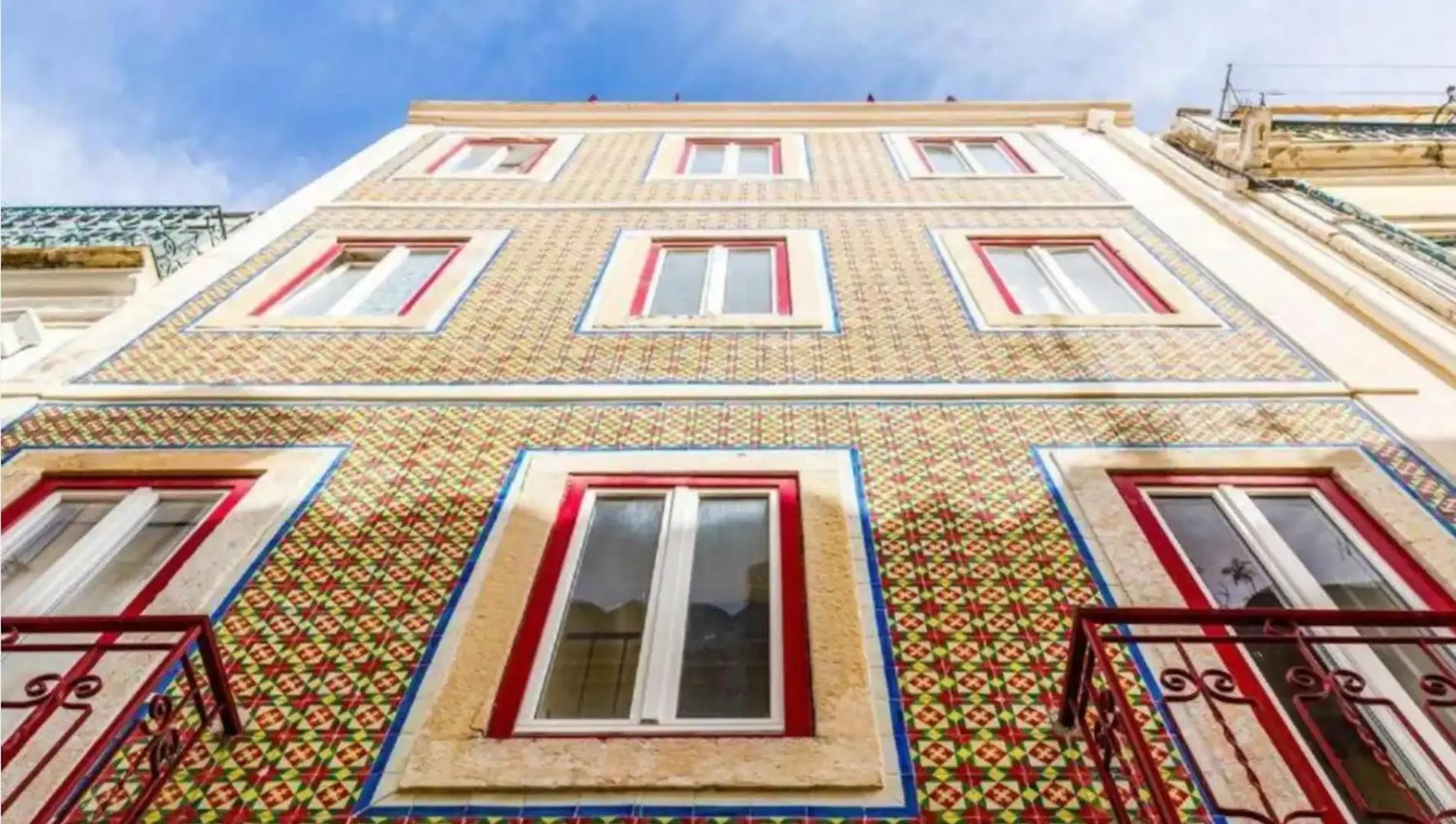 Lisbon Charming Santos Apartment W/ Patio