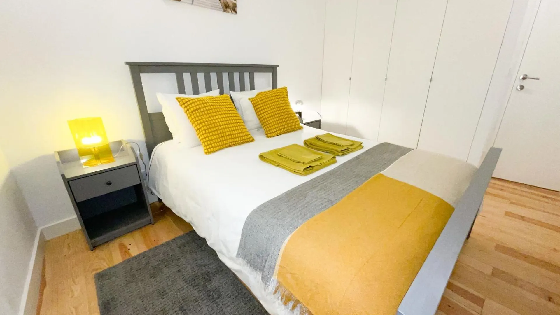 Lisbon Charming Santos Apartment W/ Patio Portugalia