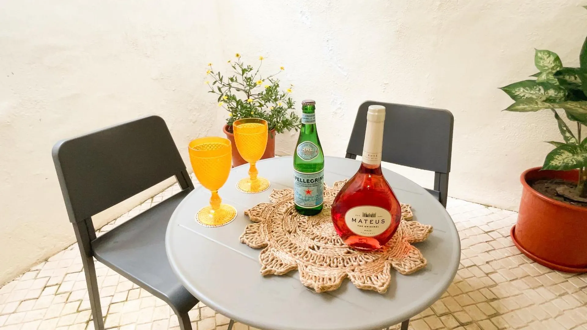 Lisbon Charming Santos Apartment W/ Patio Portugal